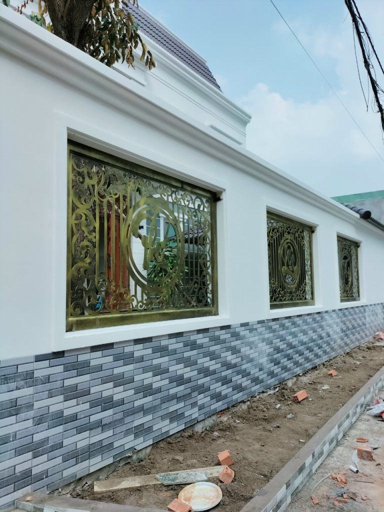 Làm hàng rào sắt cho nhà anh Hải ở Châu Pha